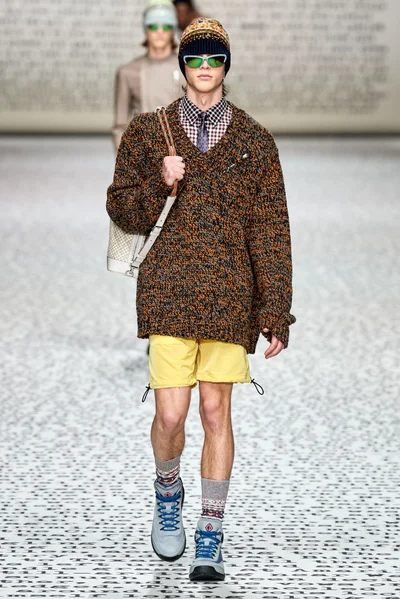 Look 38